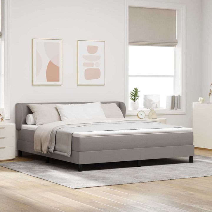 Box spring seng med madras Gråbrun 180 x 200 cm Stof