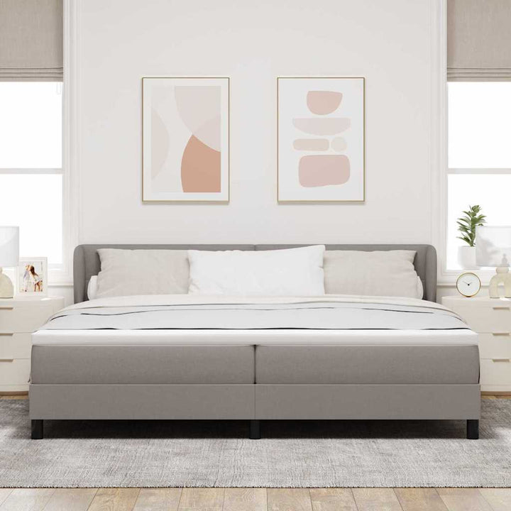 Box spring seng med madras Gråbrun 200 x 200 cm Stof