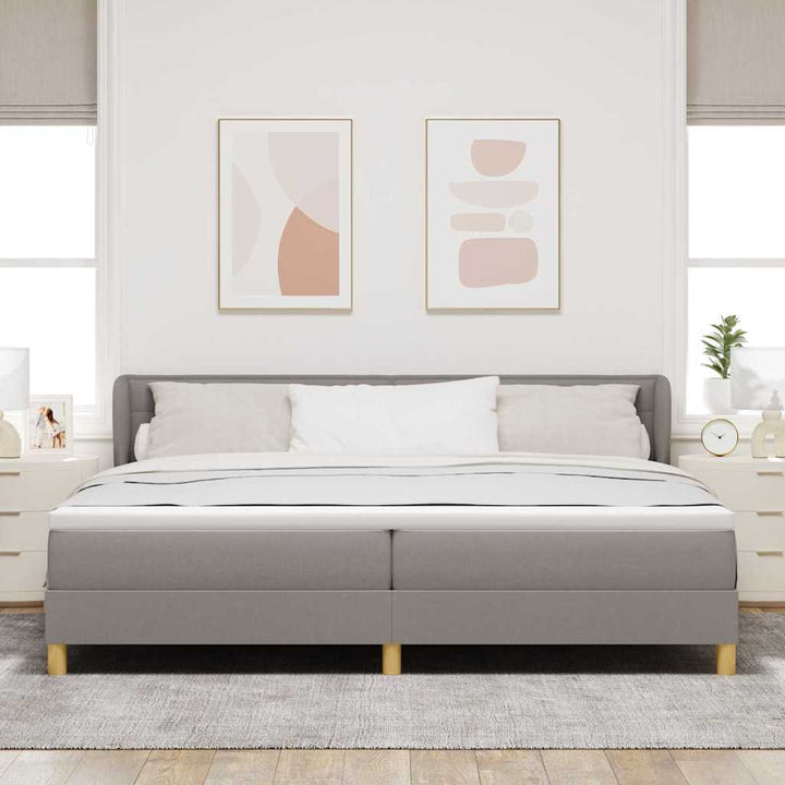 Box spring seng med madras Gråbrun 200 x 200 cm Stof