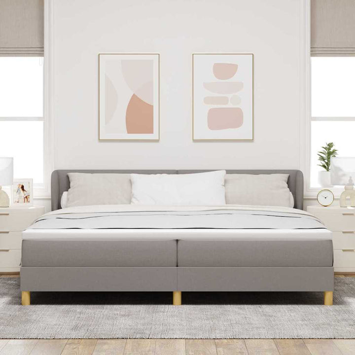 Box spring seng med madras Gråbrun 200 x 200 cm Stof