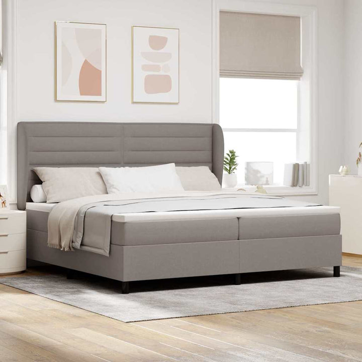 Box spring seng med madras Gråbrun 200 x 200 cm Stof