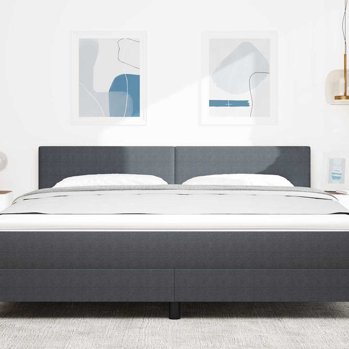 LED sengegavl med LED-lysstrimler Mørkegrå 180 cm Velourstof