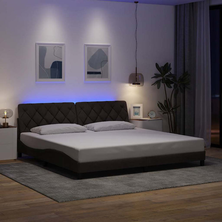 sengeramme med LED uden madras 200x200 cm stof mørkebrun