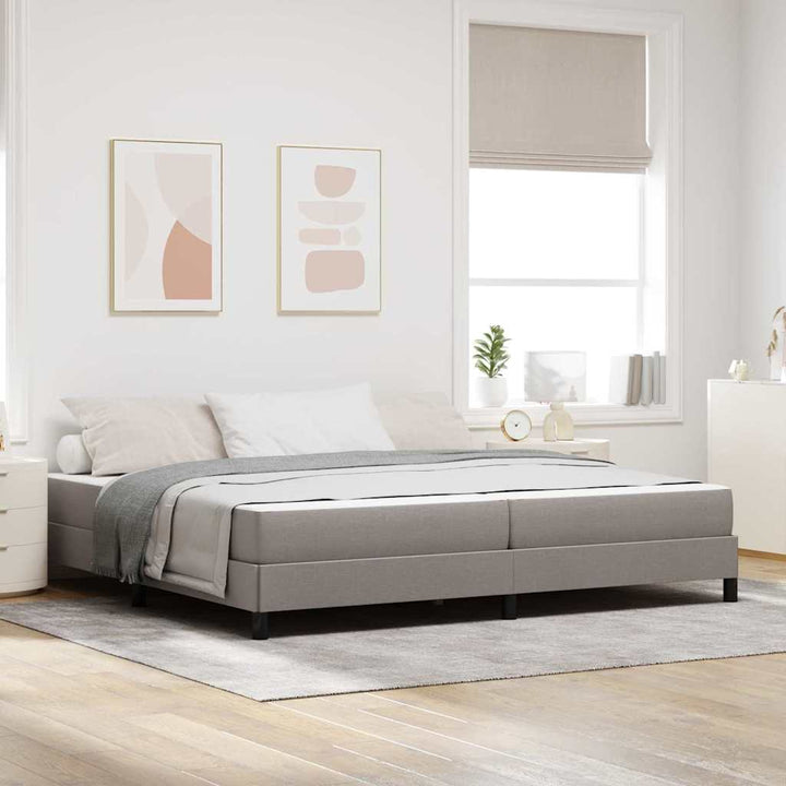 Box spring seng med madras Gråbrun 200 x 200 cm Stof