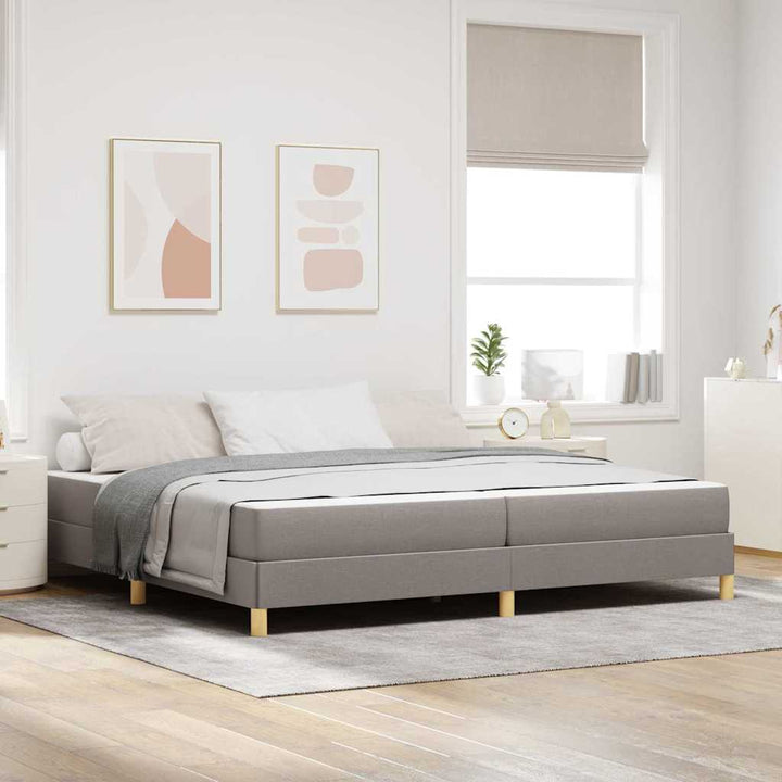 Box spring seng med madras Gråbrun 200 x 200 cm Stof
