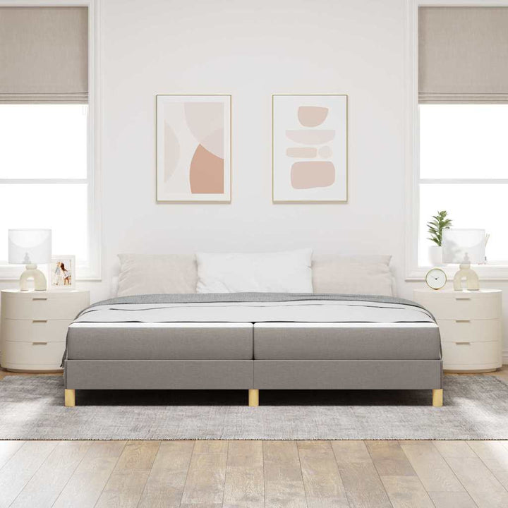 Box spring seng med madras Gråbrun 200 x 200 cm Stof