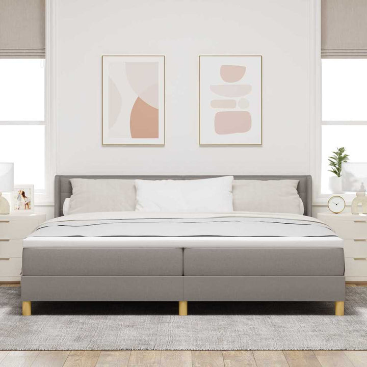 Box spring seng med madras Gråbrun 200 x 200 cm Stof