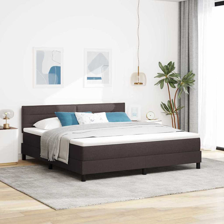 Box spring seng med LED-lysstrimler Mørk Brun 180 x 200 cm Stof