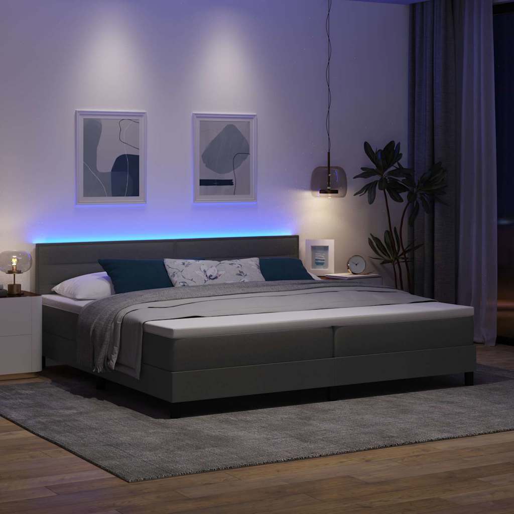 Box spring seng med madras med LED Mørkegrå 200 x 200 cm Stof