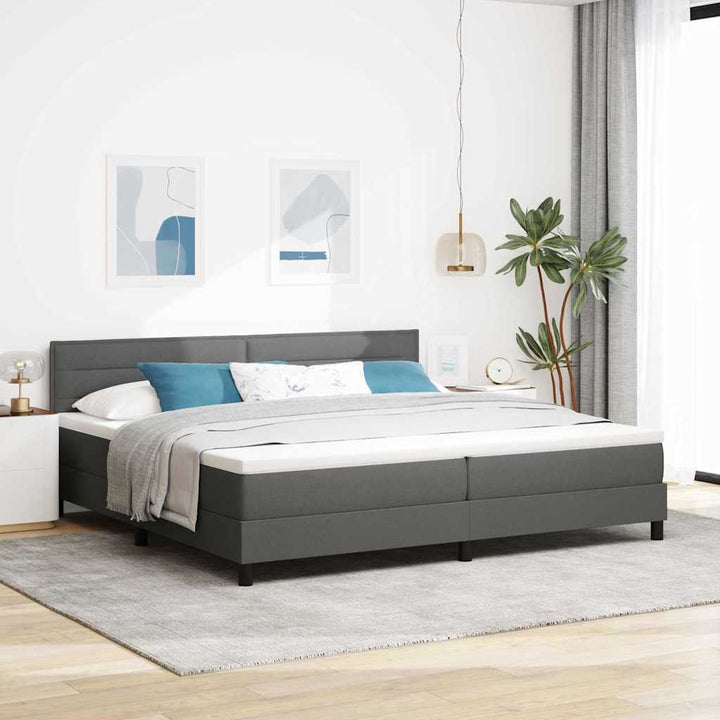 Box spring seng med madras med LED Mørkegrå 200 x 200 cm Stof