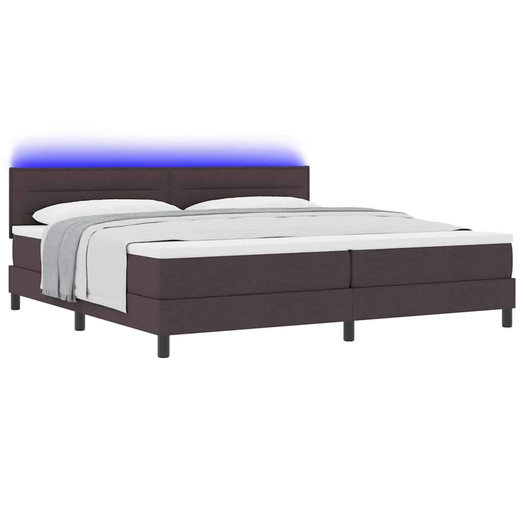 Box spring seng med madras med LED Mørk Brun 200 x 200 cm Stof