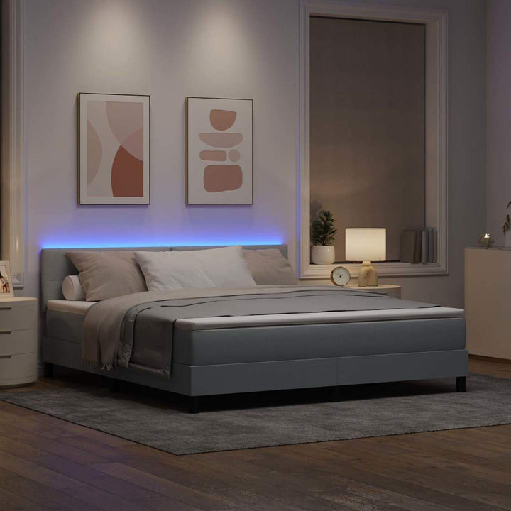 Box spring seng med madras med LED Lysegrå 180 x 200 cm Stof