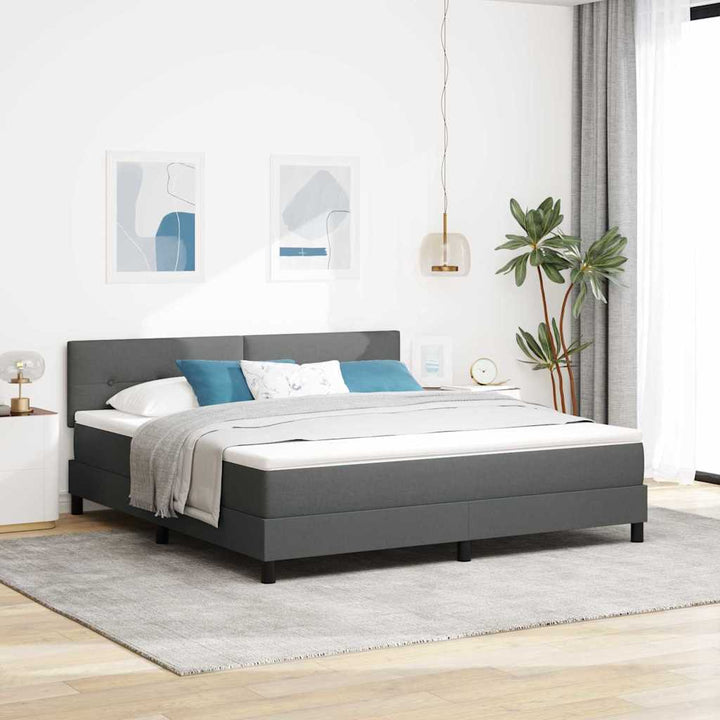 Box spring seng med LED-lysstrimler Mørkegrå 180 x 200 cm Stof