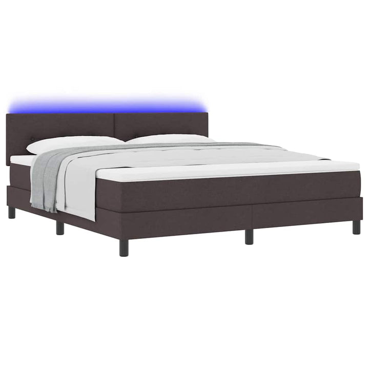 Box spring seng med madras med LED Mørk Brun 180 x 200 cm Stof
