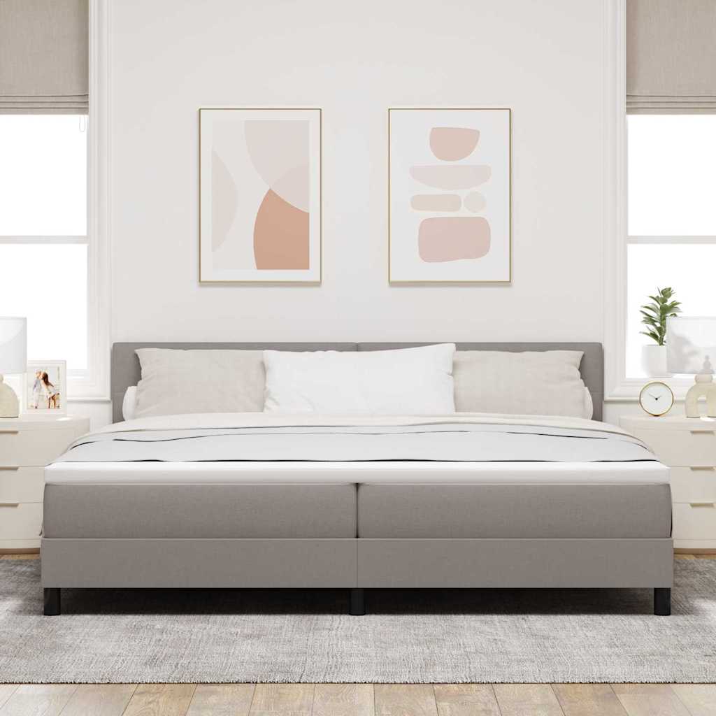 Box spring seng med madras med LED Gråbrun 200 x 200 cm Stof