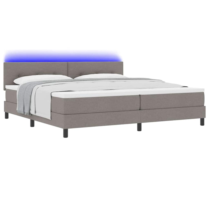 Box spring seng med madras med LED Gråbrun 200 x 200 cm Stof