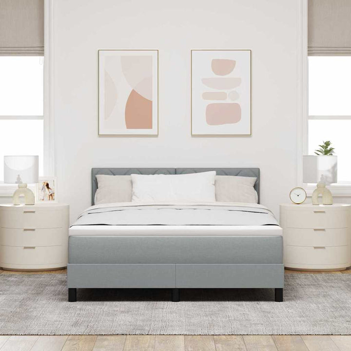 Box spring seng med LED-lysstrimler Lysegrå 140 x 190 cm Stof