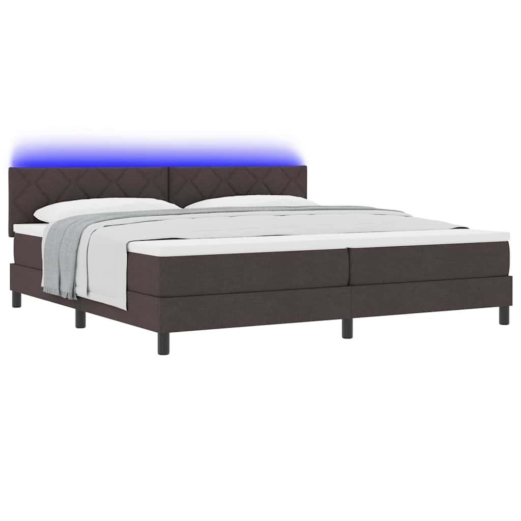 Box spring seng med madras med LED Mørk Brun 200 x 200 cm Stof