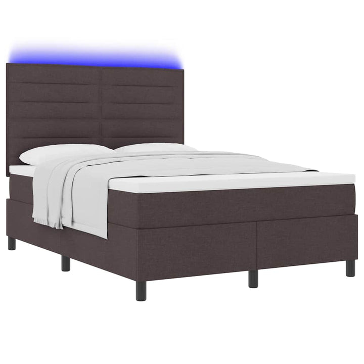 Box spring seng med madras med LED Mørkebrun 140 x 200 cm Stof