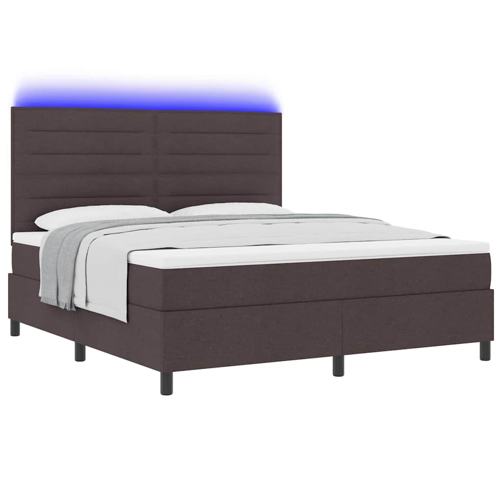 Box spring seng med madras med LED Mørkebrun 180 x 200 cm Stof