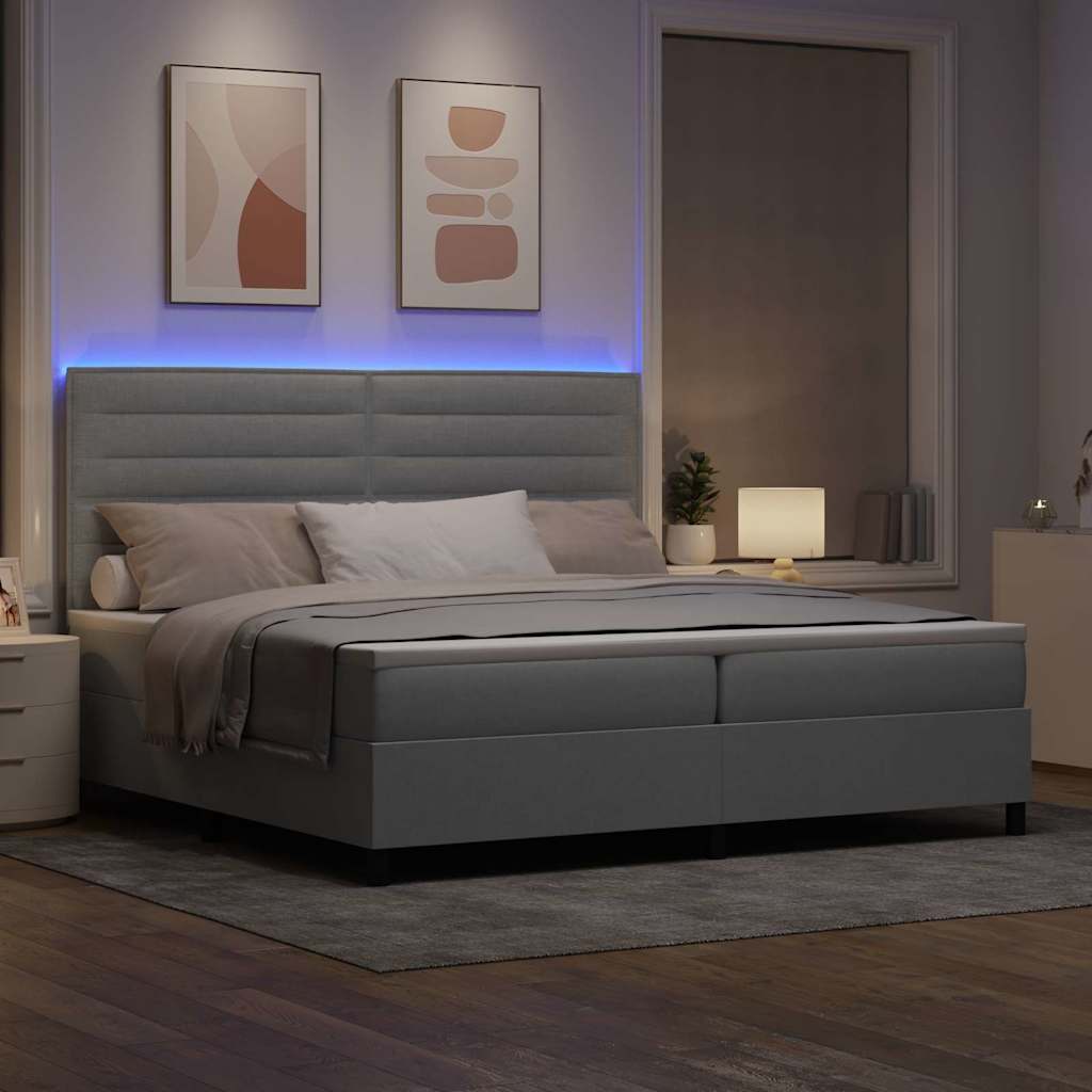 Box spring seng med madras med LED Lysegrå 200 x 200 cm Stof