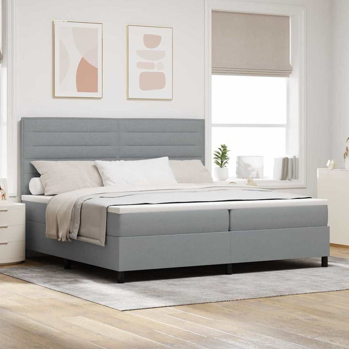 Box spring seng med madras med LED Lysegrå 200 x 200 cm Stof