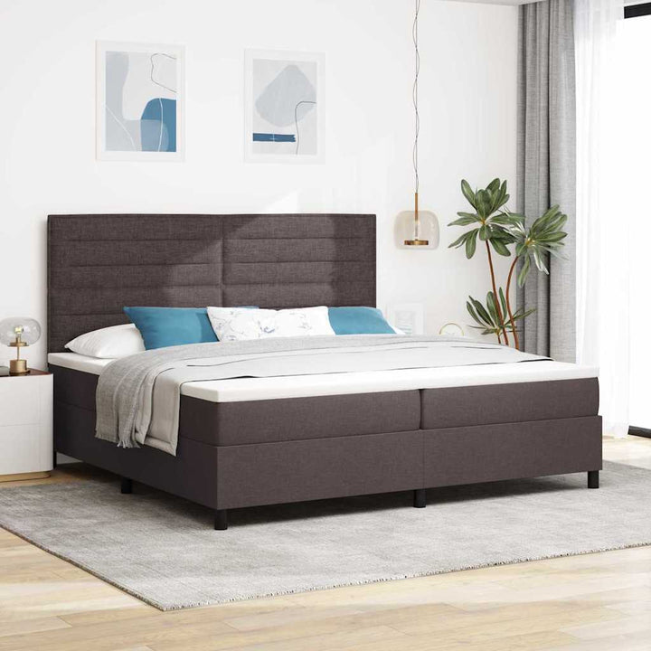 Box spring seng med madras med LED Mørkebrun 200 x 200 cm Stof