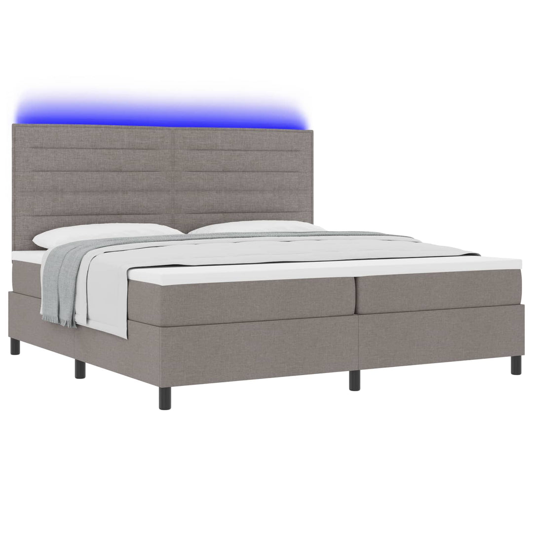 Box spring seng med madras med LED Gråbrun 200 x 200 cm Stof