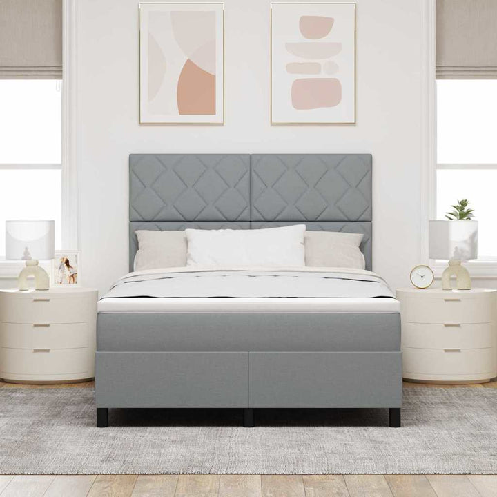 Box spring seng med LED-lysstrimler Lysegrå 140 x 190 cm Stof