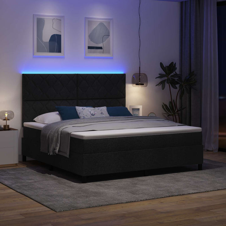 Box spring seng med LED-lysstrimler Sort 180 x 200 cm Stof