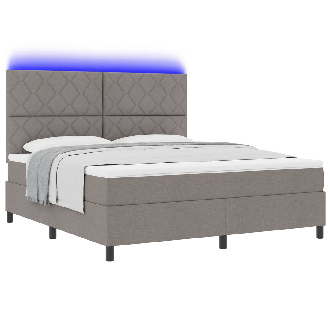 Box spring seng med LED-lysstrimler Gråbrun 180 x 200 cm Stof