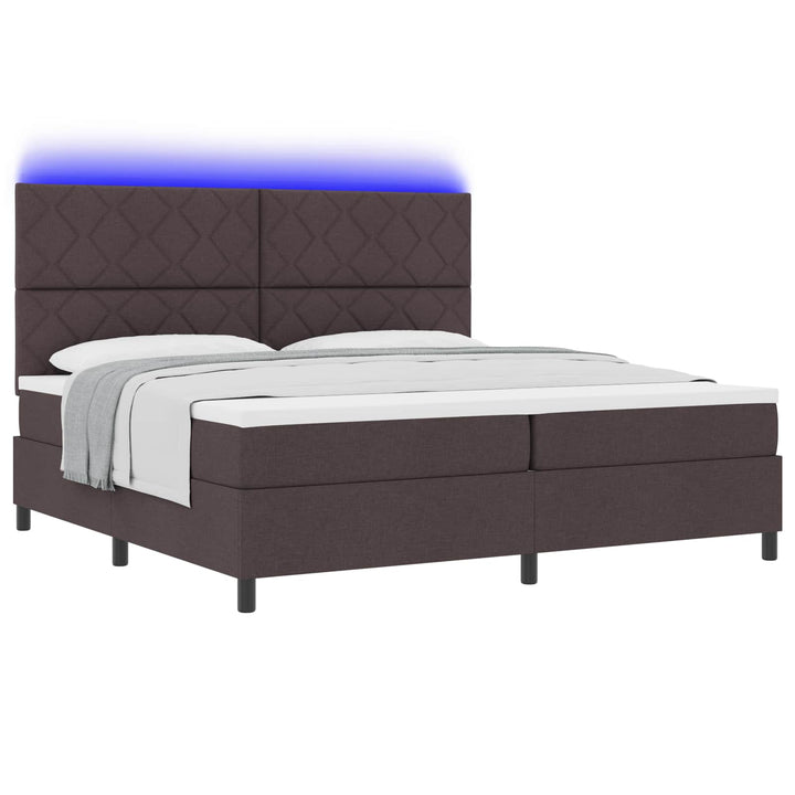 Box spring seng med madras med LED Mørkebrun 200 x 200 cm Stof