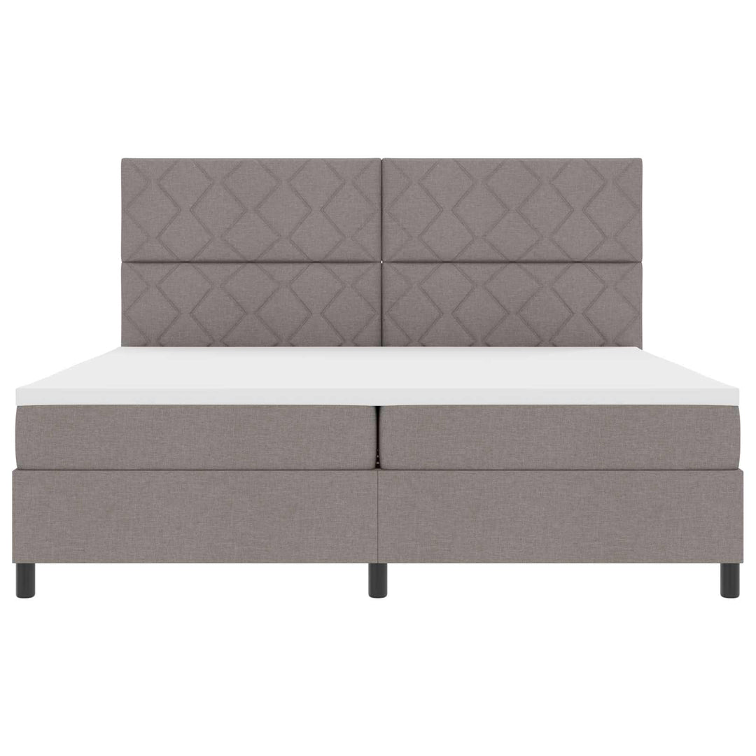 Box spring seng med LED-lysstrimler Gråbrun 200 x 200 cm Stof