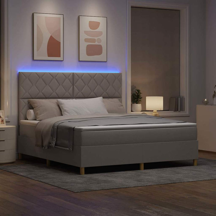LED Box Spring Bed med hovedgærde Gråbrun 180 x 200 cm Stof