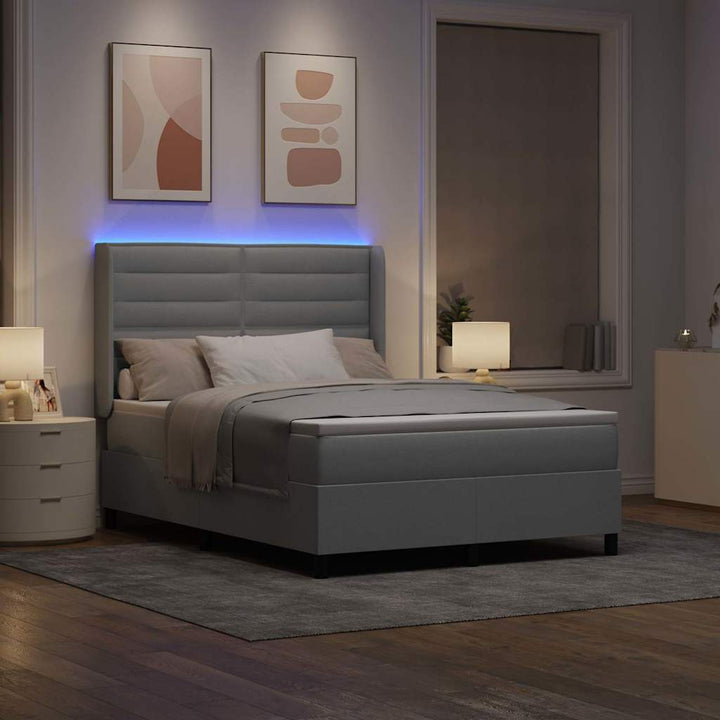 LED Box Spring Bed med madras Lysegrå 140 x 200 cm Stof