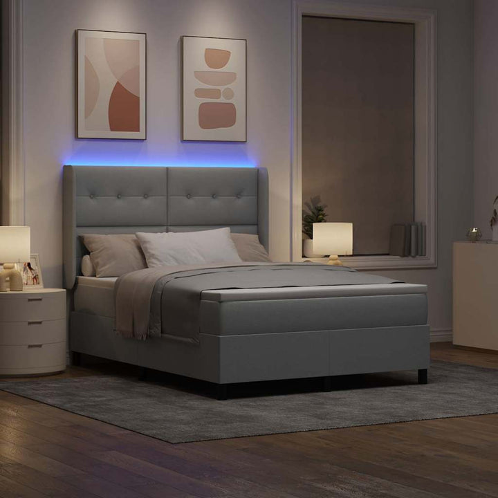 LED Box Spring Bed med madras Lysegrå 140 x 200 cm Stof