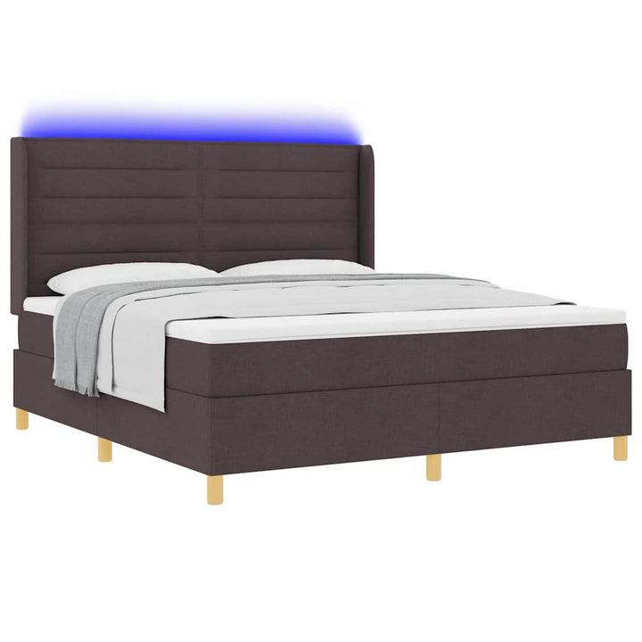Box spring seng med LED-lysstrimler Brun 180 x 200 cm Stof