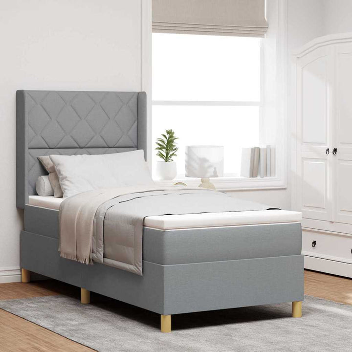 Box spring seng med LED-lysstrimler Lysegrå 90 x 200 cm Stof
