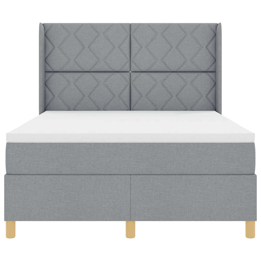 Box spring seng med LED-lysstrimler Lysegrå 140 x 200 cm Stof