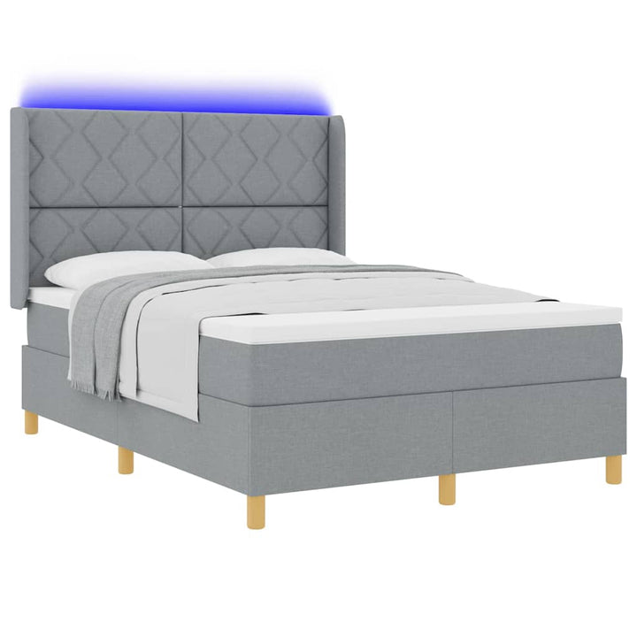 Box spring seng med LED-lysstrimler Lysegrå 140 x 200 cm Stof
