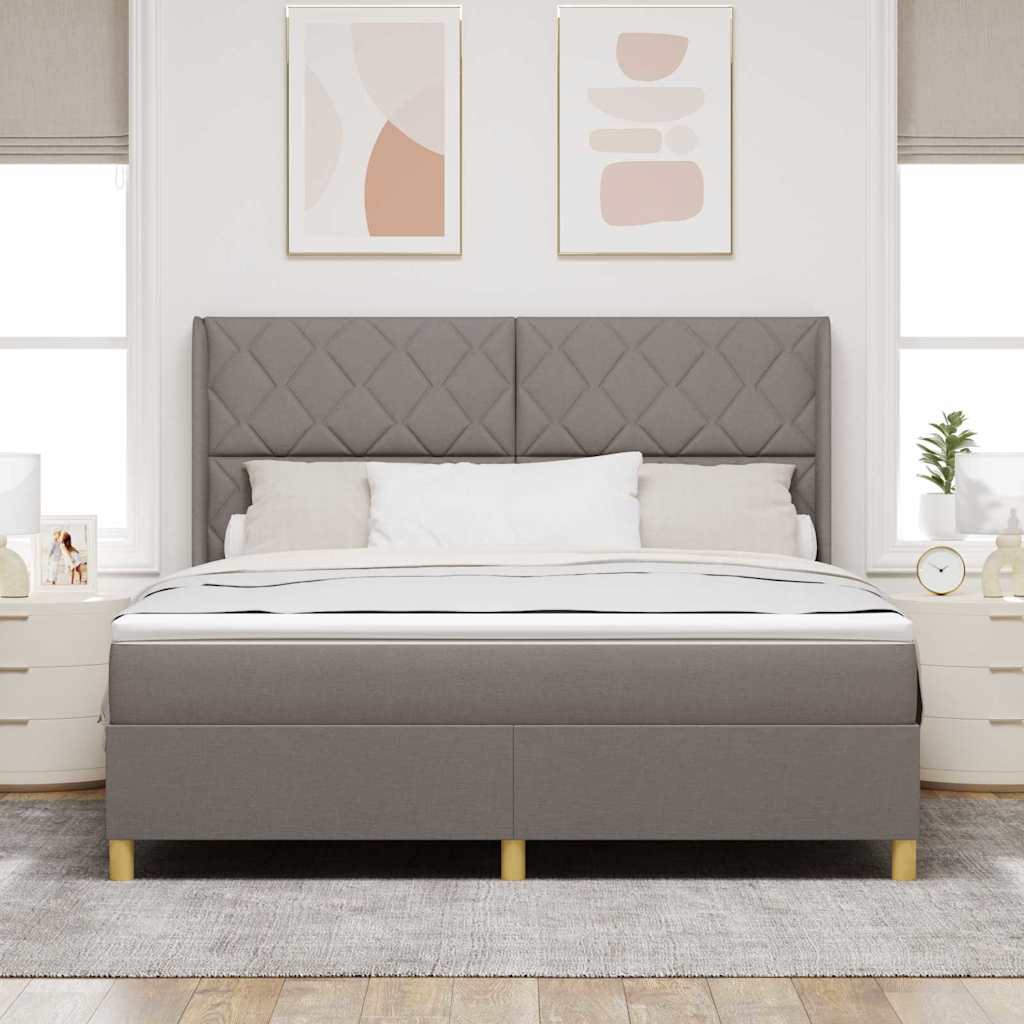 Box spring seng med LED-lysstrimler Gråbrun 180 x 200 cm Stof