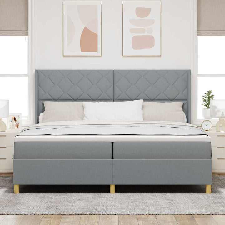 Box spring seng med LED-lysstrimler Lysegrå 200 x 200 cm Stof