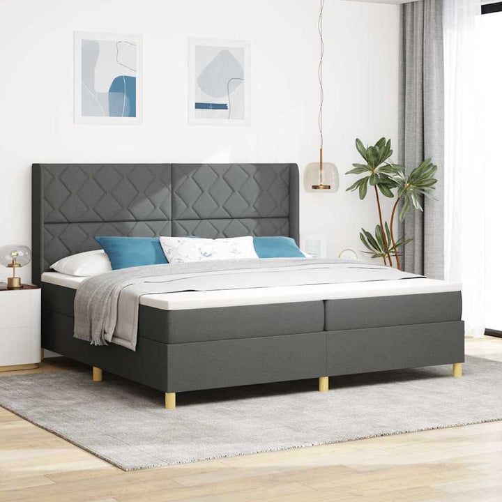 Box spring seng med LED-lysstrimler Grå 200 x 200 cm Stof