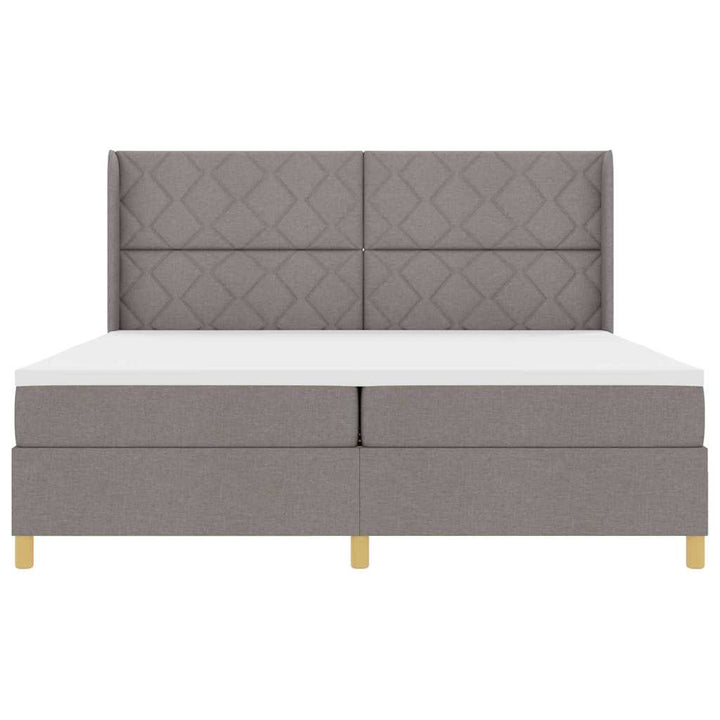 Box spring seng med LED-lysstrimler Gråbrun 200 x 200 cm Stof