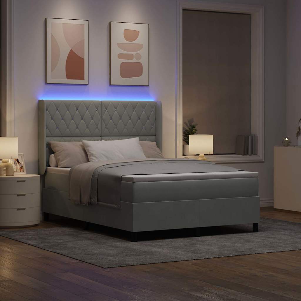 Box spring seng med LED-lysstrimler Lysegrå 140 x 190 cm Fløjl