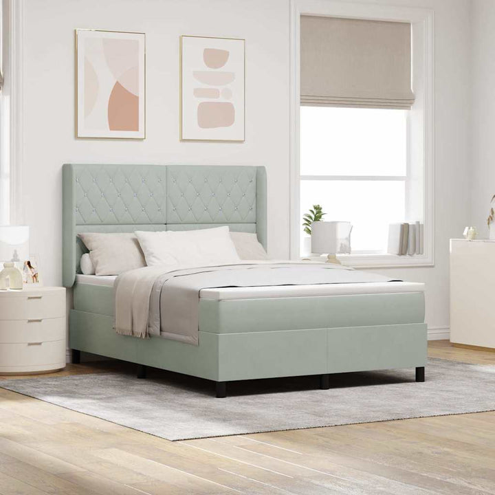 Box spring seng med LED-lysstrimler Lysegrå 140 x 190 cm Fløjl