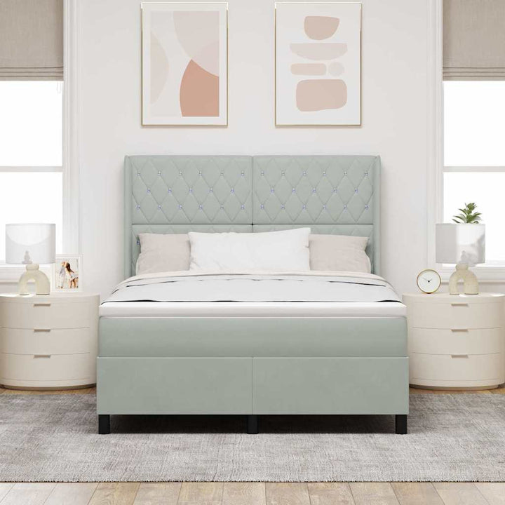 Box spring seng med LED-lysstrimler Lysegrå 140 x 190 cm Fløjl