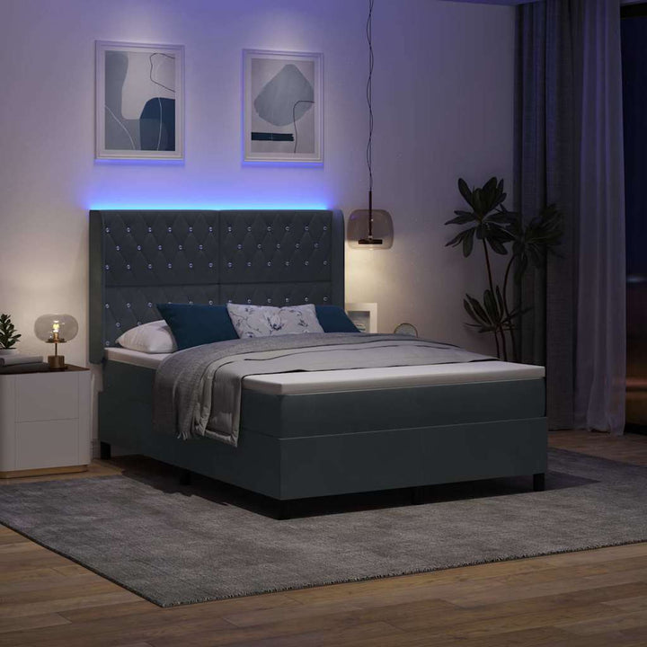 Box spring seng med LED-lysstrimler Mørkegrå 140 x 200 cm Fløjl