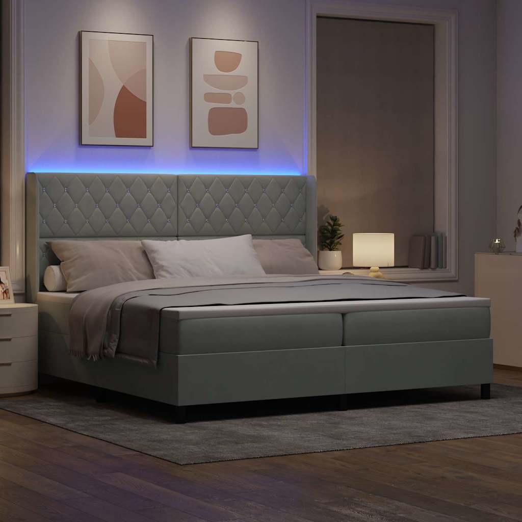 Box spring seng med madras med LED Lysegrå 200 x 200 cm Fløjl