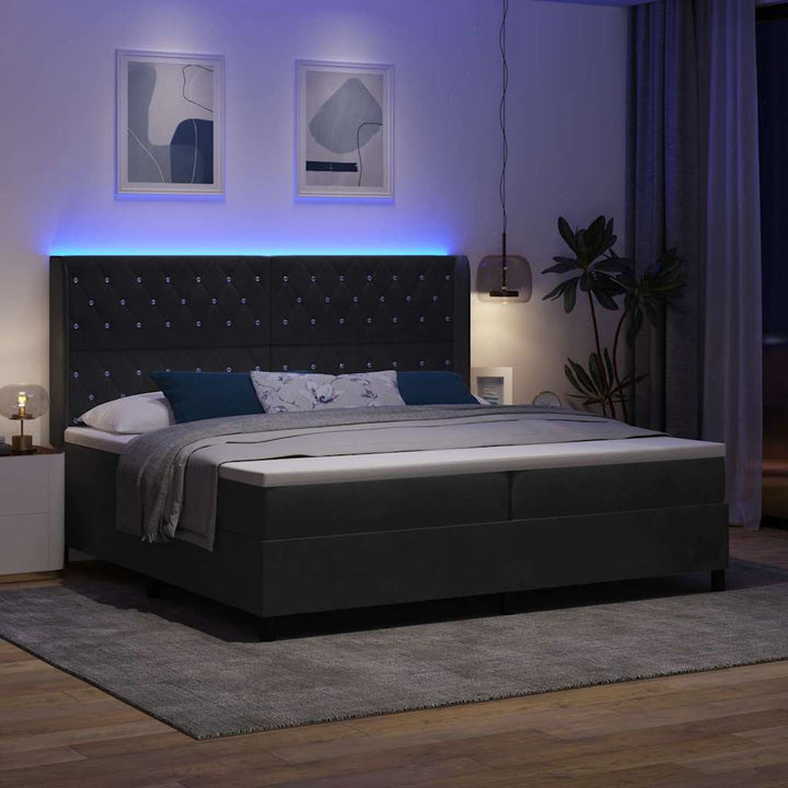 Box spring seng med madras med LED Sort 200 x 200 cm Fløjl
